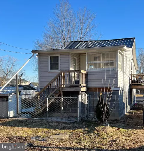 756 Mickey Inn Ln, Chambersburg, PA 17202