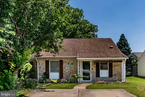 858 Rustic Hill Dr, Chambersburg, PA 17201