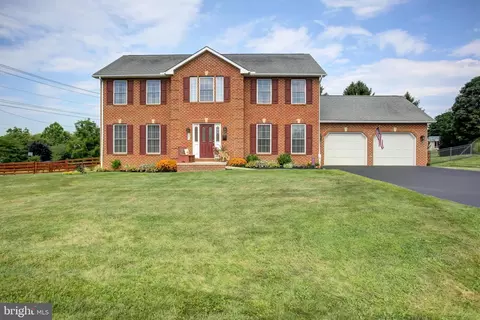 386 Strickler Ave, Waynesboro, PA 17268