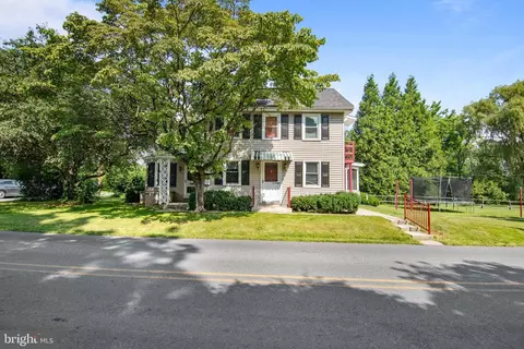 1581 Garman Dr, Chambersburg, PA 17202