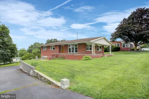 806 Highland Dr, Chambersburg, PA 17202