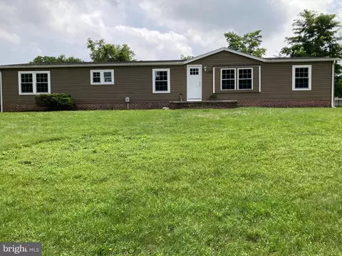 1054 Heather Dr, Chambersburg, PA 17202