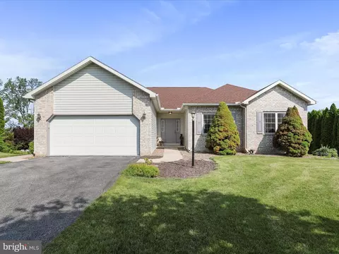 1932 Bell Ave, Chambersburg, PA 17202