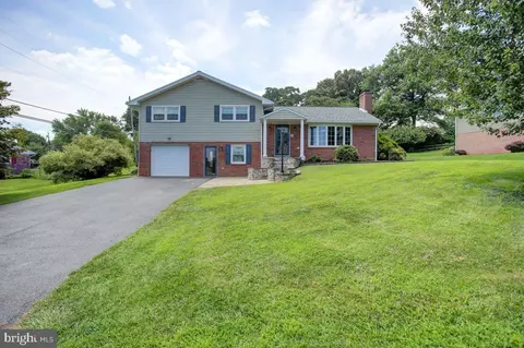 300 Farmington Rd, Chambersburg, PA 17202