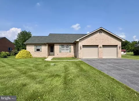 11049 Kay St, Greencastle, PA 17225