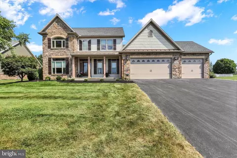 202 Summer Breeze Ln, Chambersburg, PA 17202