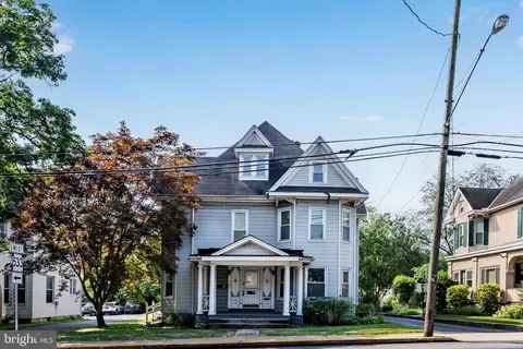 302 King St W, Shippensburg, PA 17257
