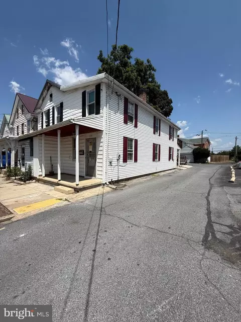 759 E Washington St, Chambersburg, PA 17201