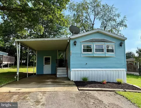 1550 Pin Oak Dr, Chambersburg, PA 17202