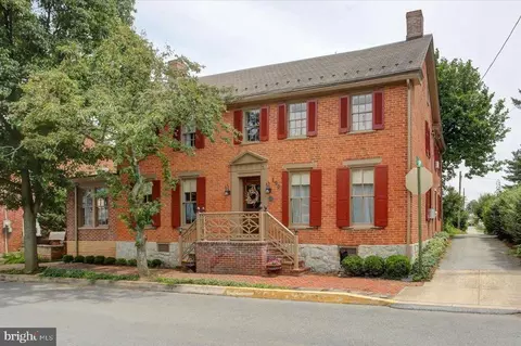 130 S Carlisle St, Greencastle, PA 17225