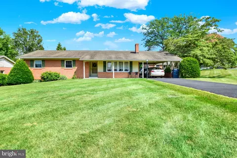 2916 Adams Dr, Chambersburg, PA 17201