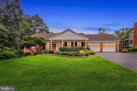 6154 Fairway Dr W, Fayetteville, PA 17222