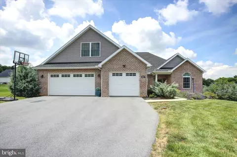 1857 Carrera Dr, Chambersburg, PA 17202