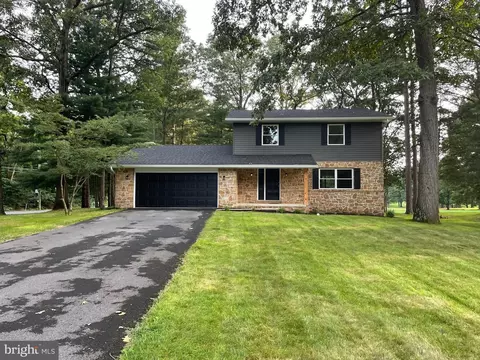 6580 Fairway Dr W, Fayetteville, PA 17222