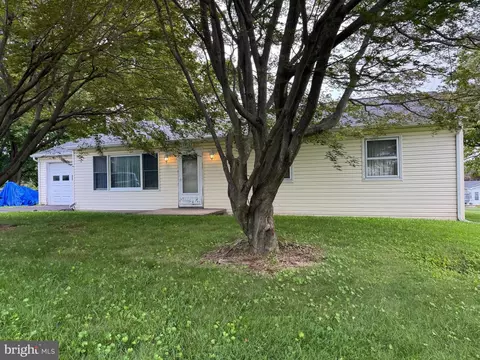 15341 Orchard Ave, Blue Ridge Summit, PA 17214