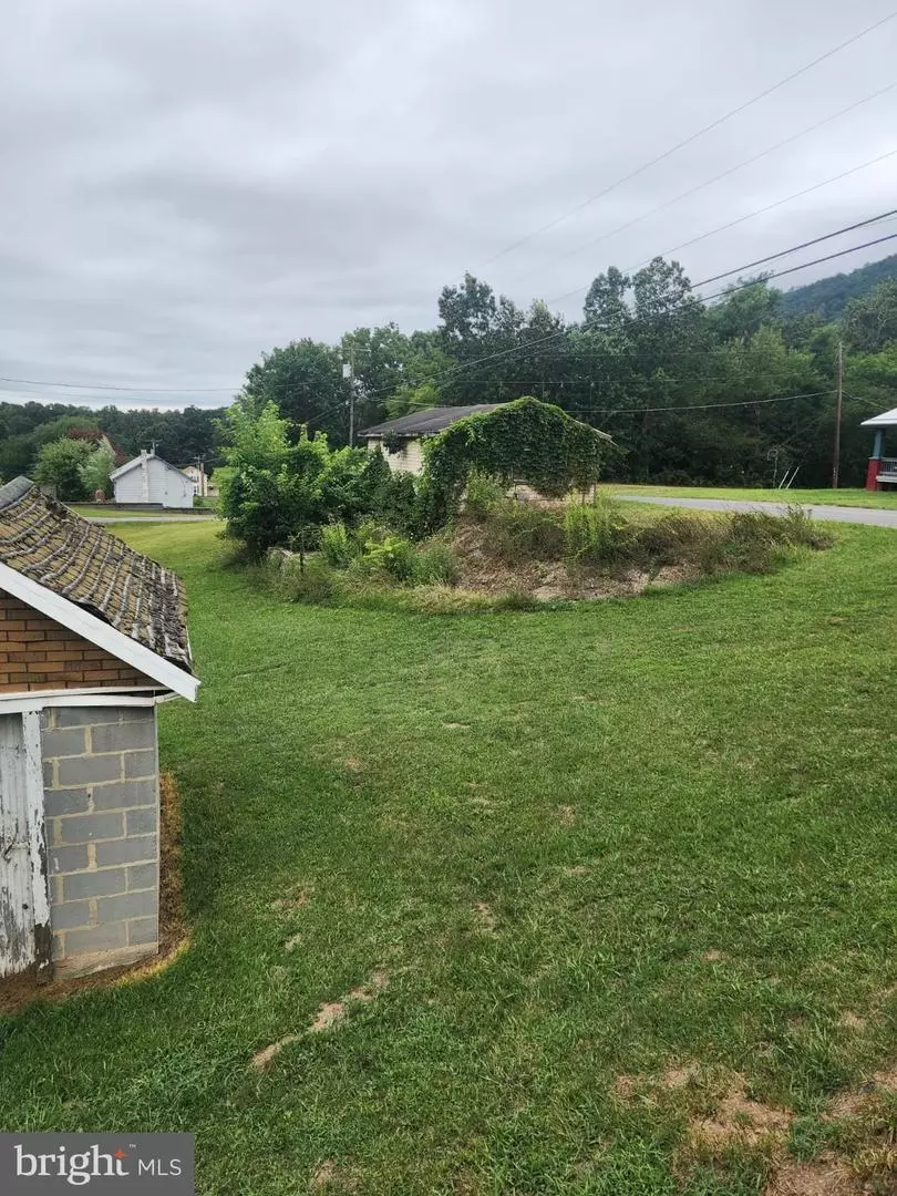 Exterior - 4554 Charlestown Rd, Mercersburg, PA 17236 photo 3 of 6