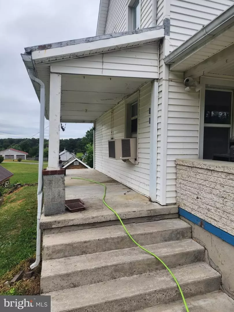 Exterior - 4554 Charlestown Rd, Mercersburg, PA 17236 photo 2 of 6