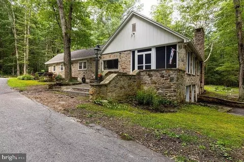 10246 Golf Course Rd, Fayetteville, PA 17222