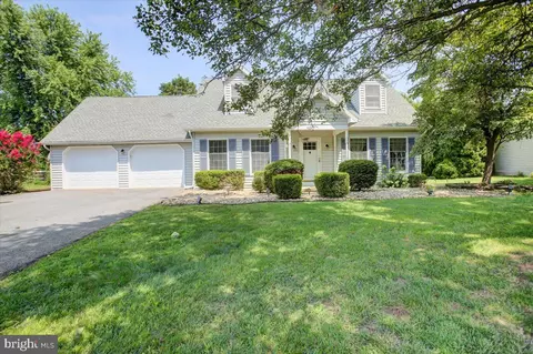768 Franklin Square Dr, Chambersburg, PA 17201