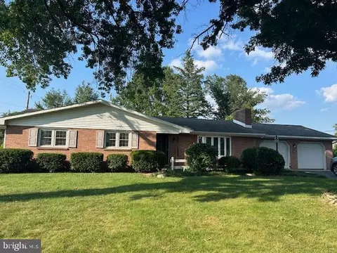 1241 Apple Tree Ln, Chambersburg, PA 17202