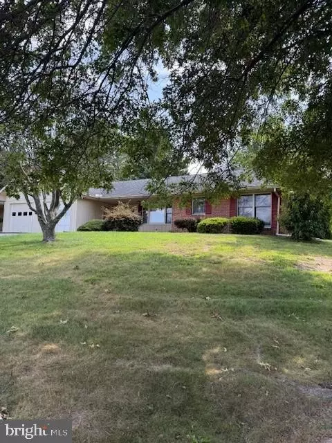 11972 N Woodlea Dr, Waynesboro, PA 17268