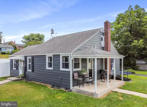1516 Highland Ter, Waynesboro, PA 17268