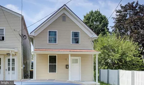 246 W North St, Waynesboro, PA 17268