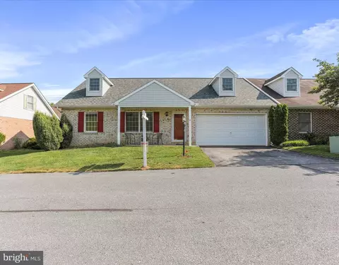 607 Chicory Spring Ct, Waynesboro, PA 17268