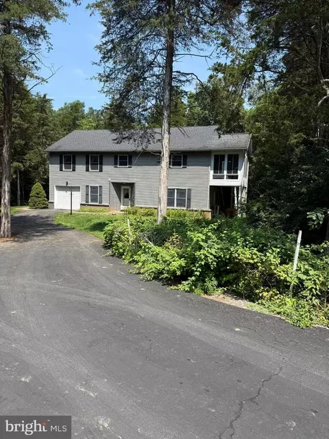 6840 Dumeny Rd, Greencastle, PA 17225