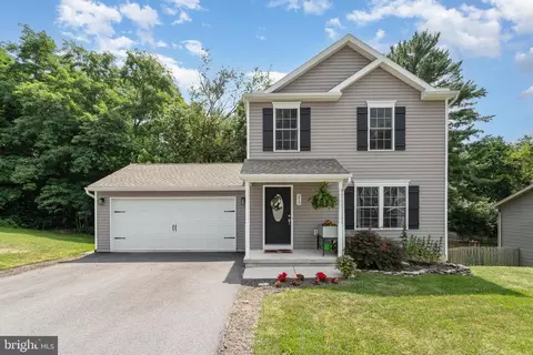 213 Crown Ct, Waynesboro, PA 17268