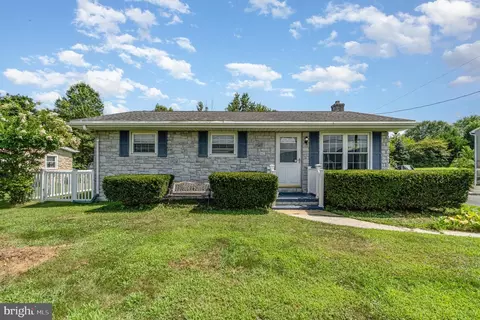 582 Loudon Rd, Saint Thomas, PA 17252