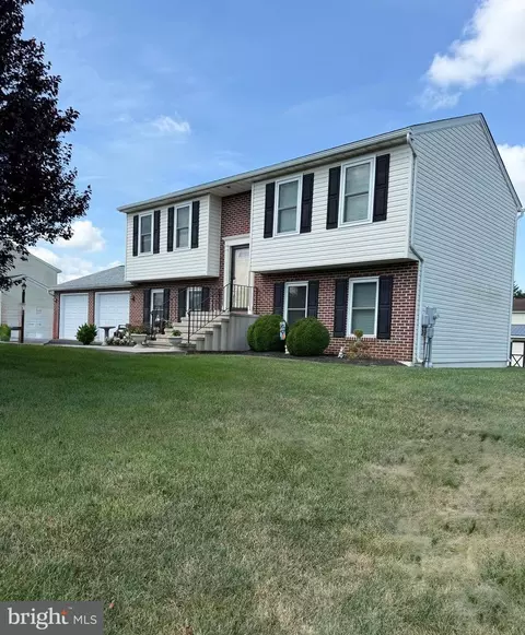 15305 Cobble Dr, Greencastle, PA 17225