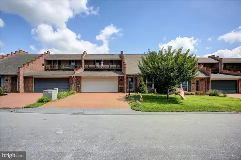 73 Brookmeadow Ln, Chambersburg, PA 17201