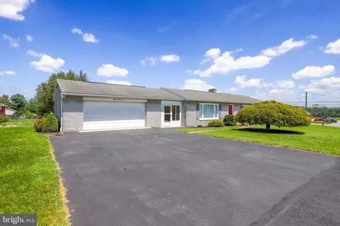 1547 Hillcrest Dr, Chambersburg, PA 17202
