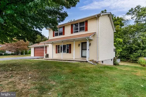 1057 Kunkle Dr, Chambersburg, PA 17202