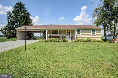 2127 E Weaver Rd, Greencastle, PA 17225