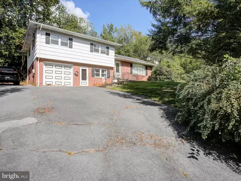 8655 Wayne Rd, Waynesboro, PA 17268