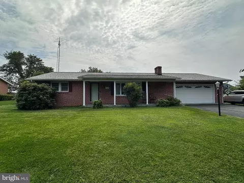 594 Shadyside Dr, Chambersburg, PA 17202