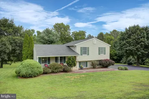 8964 Willowdale Rd, Greencastle, PA 17225