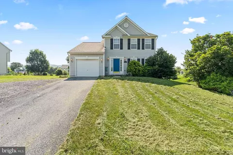 2842 Big Dipper Ln, Chambersburg, PA 17202