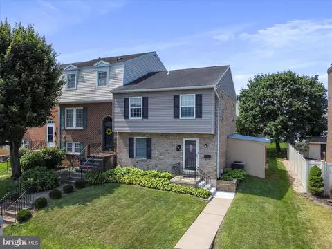 840 Woodlawn Dr, Chambersburg, PA 17201