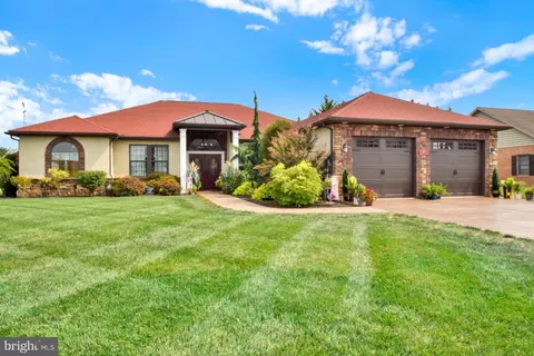 5874 Gabrielle Ln, Chambersburg, PA 17202