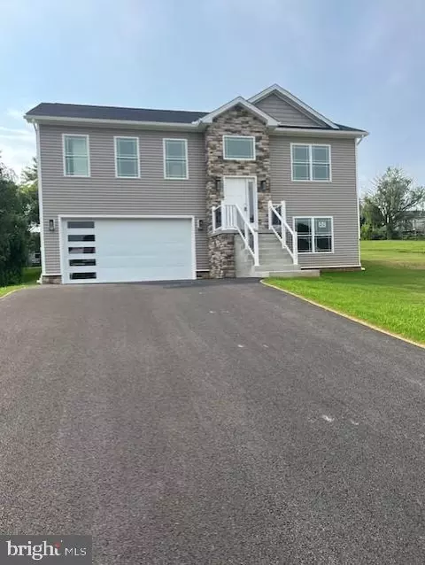 12152 Redhawk Dr, Waynesboro, PA 17268
