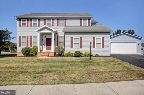30 Parkwood Drive Dr, Greencastle, PA 17225