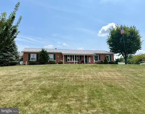 20 Warwick Ct, Chambersburg, PA 17201