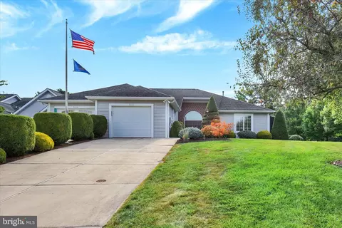 3826 Farmstead Dr, Fayetteville, PA 17222