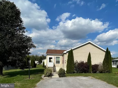 22 Maizefield Dr, Shippensburg, PA 17257