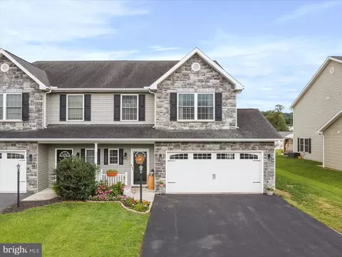 8815 Casper Dr, Waynesboro, PA 17268
