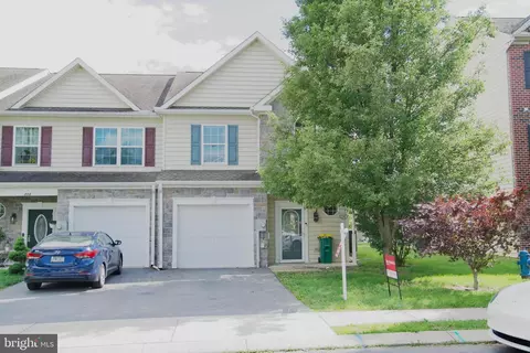 215 Whitley Drive Dr, Chambersburg, PA 17202