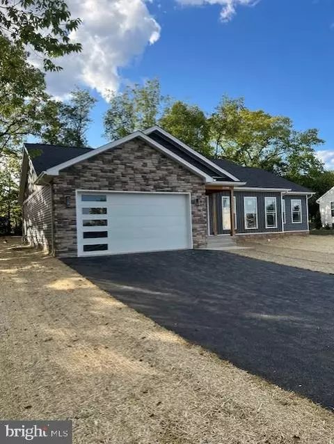 10199 Jasper Dr, Greencastle, PA 17225